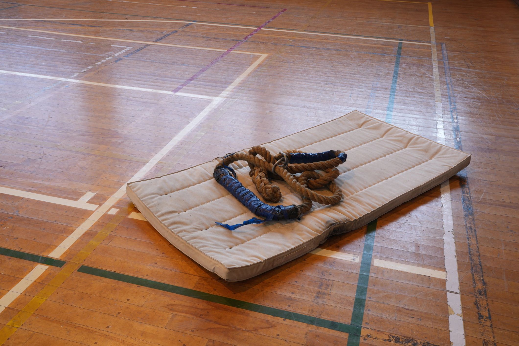 Close-up of a training mat with a rope